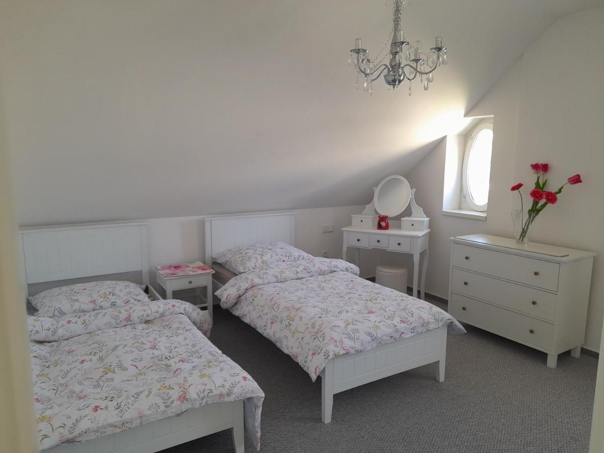 Pod Skalou, Manesova 646 Upice