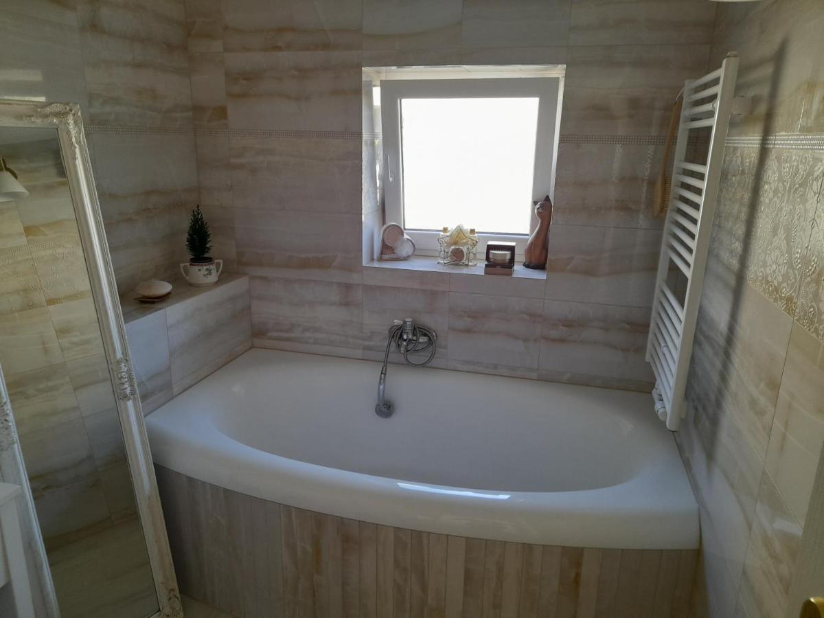 Pod Skalou, Manesova 646 Villa *