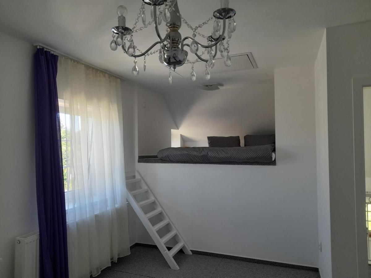 Pod Skalou, Manesova 646 Upice